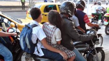 Multa por exceso de pasajeros en motocicleta en CDMX superar&aacute; los 2 mil 300 pesos en febrero