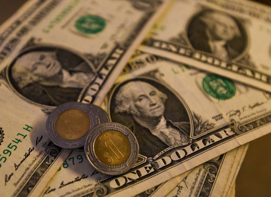 Dólar se mantiene a la baja frente al peso mexicano