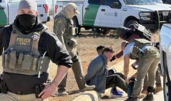 Dispersan con gas protesta contra de detenci&oacute;n de ni&ntilde;o migrante