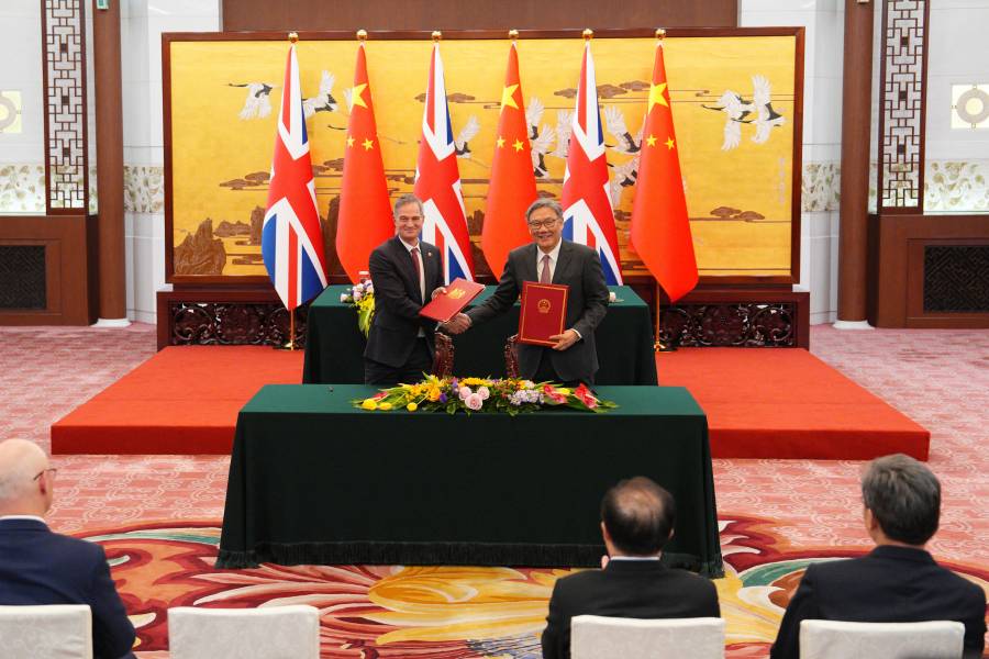 Reino Unido insiste en reforzar lazos con China pese a advertencia de Trump