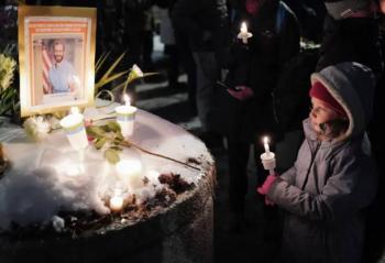 Suspenden a dos agentes involucrados en asesinato de enfermero en Mine&aacute;polis