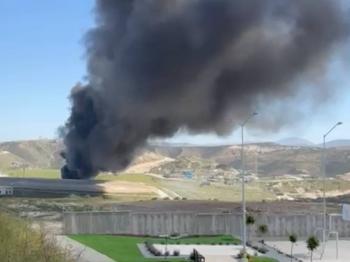 Explosi&oacute;n en ductos de Pemex provoca incendio y evacuaciones en Playas de Rosarito