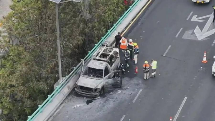 Incendio de camioneta en Periférico provoca caos vial en Miguel Hidalgo