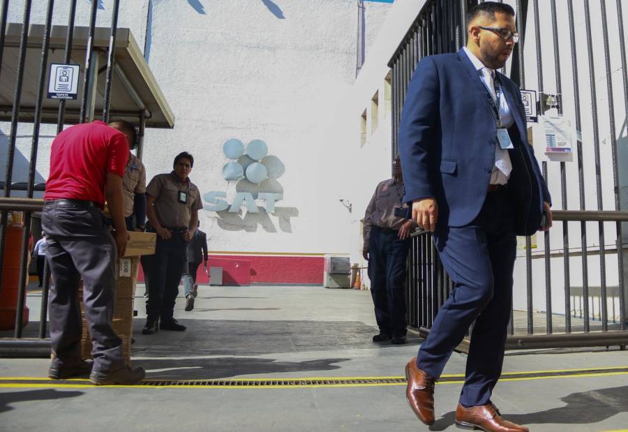 SAT denuncia a 78 de sus funcionarios ante la FGR por presuntos delitos federales