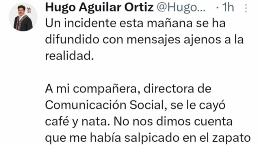 Tras críticas en redes, ministro presidente aclara que una colaboradora le tiró café y nata y por eso le limpio el calzado