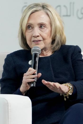 Hillary Clinton propone que su declaraci&oacute;n sobre v&iacute;nculos con Epstein sea p&uacute;blica
