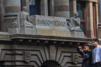 Banco de M&eacute;xico mantiene tasa de inter&eacute;s en 7% y ajusta al alza pron&oacute;sticos de inflaci&oacute;n