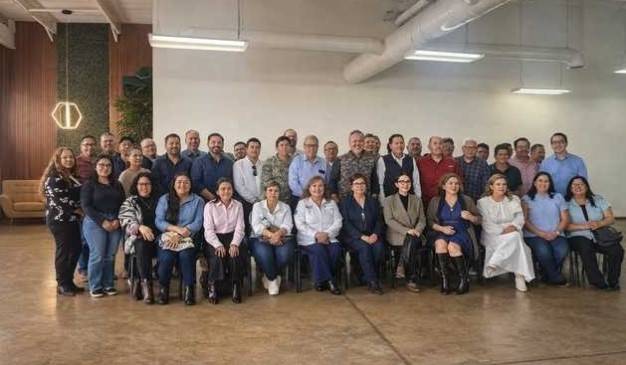 Gobierno y pescadores acuerdan medidas para conservar a la vaquita marina en el Alto Golfo