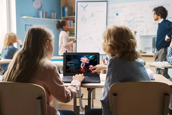 De las aulas a las carreras: Dell simplifica el aprendizaje con ordenadores dise&ntilde;ados para el futuro