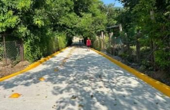 SIC invierte un mill&oacute;n de pesos en pavimentaci&oacute;n de calle principal en Reyes, San Pedro Pochutla