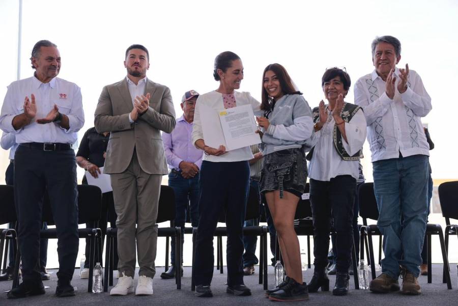 Sheinbaum encabeza entrega de viviendas del Bienestar en NL; y cr&iacute;tica 