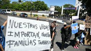 Rebeli&oacute;n policial en Argentina por reclamos salariales y atenci&oacute;n sanotaria