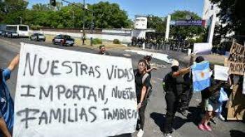Rebeli&oacute;n policial en Argentina por reclamos salariales y atenci&oacute;n sanotaria