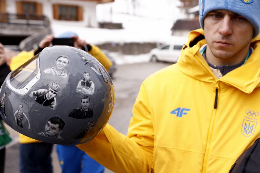 Descalifican a atleta ucraniano en Milán-Cortina 2026 por usar casco en homenaje a víctimas de la guerra