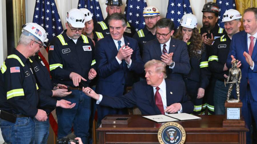 Trump ordena al Pentágono comprar electricidad a plantas de carbón