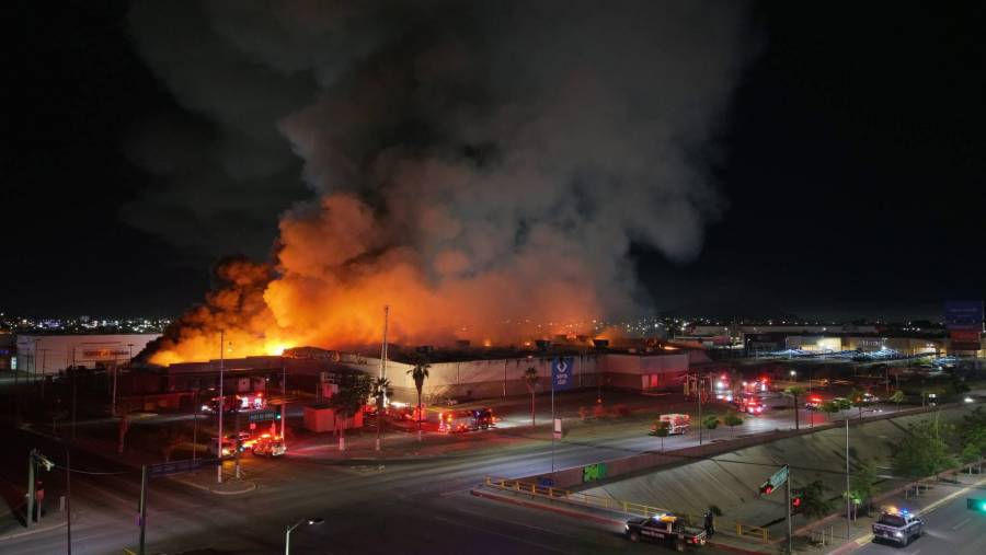 Incendio de gran magnitud devora tienda Sam’s Club en Hermosillo