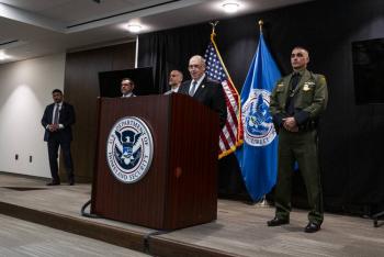 Enviado especial de Trump a Mine&aacute;polis anuncia fin de operaci&oacute;n especial antimigratoria
