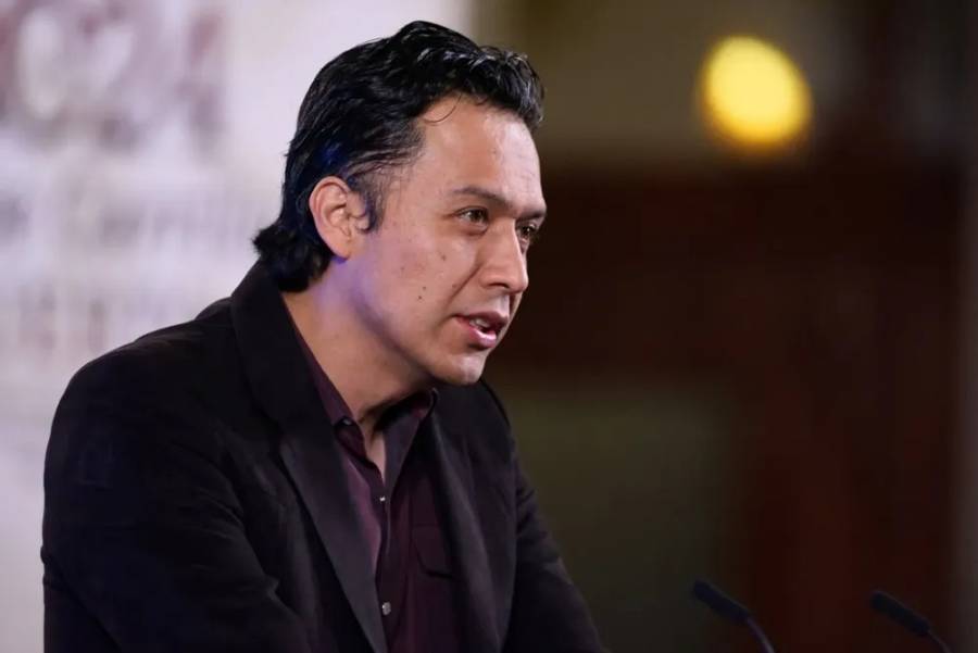 Marx Arriaga denuncia intento de desalojo tras presunto despido de la SEP