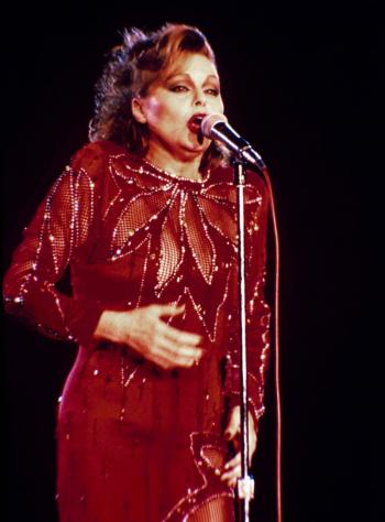 A 20 a&ntilde;os de su partida, Roc&iacute;o D&uacute;rcal revive en cines con su hist&oacute;rico concierto en el Auditorio Nacional