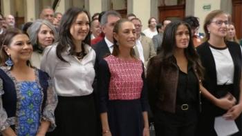 Sheinbaum anuncia incentivos para el cine mexicano con Salma Hayek como invitada