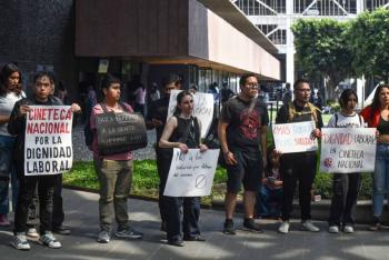 Empleados de la Cineteca Nacional exigen condiciones laborales dignas