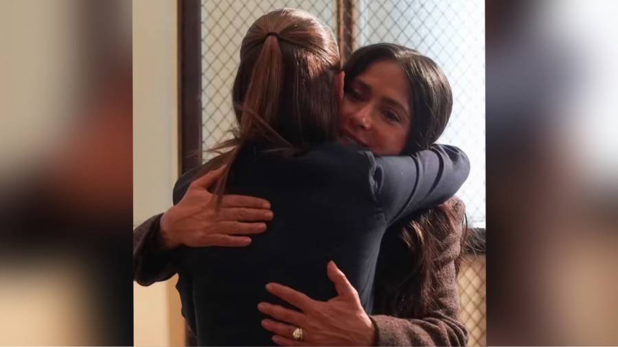 Sheinbaum respalda a Salma Hayek ante cr&iacute;ticas por apoyo a su gobierno; 