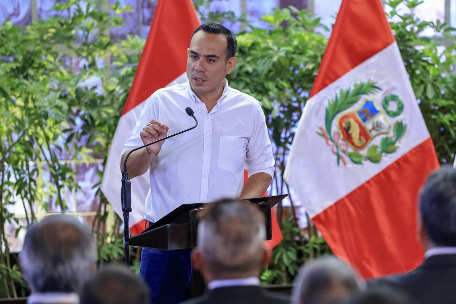 Congreso de Perú debate la destitución del presidente interino Jerí