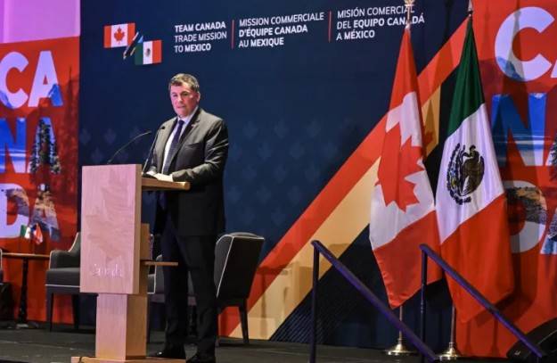 Delegaci&oacute;n de 400 empresarios canadienses explora inversiones en M&eacute;xico