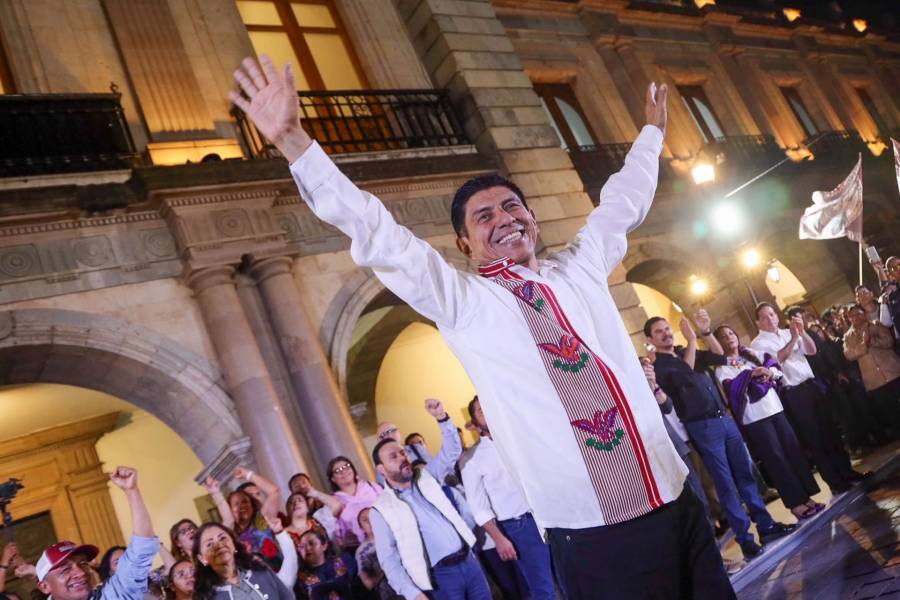 Familiares de gobernador de Oaxaca renuncian a puestos en Morena tras se&ntilde;alamientos de nepotismo