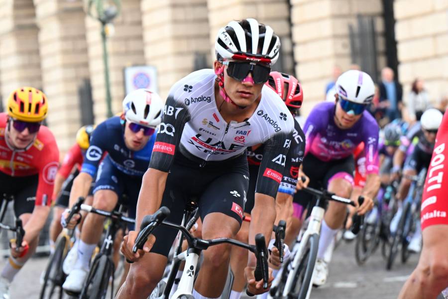 Isaac del Toro asciende al subliderato tras culminar segundo en la tercera etapa del UAE Tour 2026