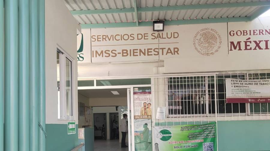 Niegan vacuna contra sarampión en clínica de IMSS-Bienestar en Nezahualcóyotl por falta de cartilla; contradicen orden de Sheinbaum