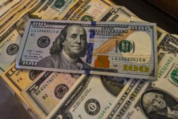 D&oacute;lar retrocede y se acerca a los 17 pesos mexicanos