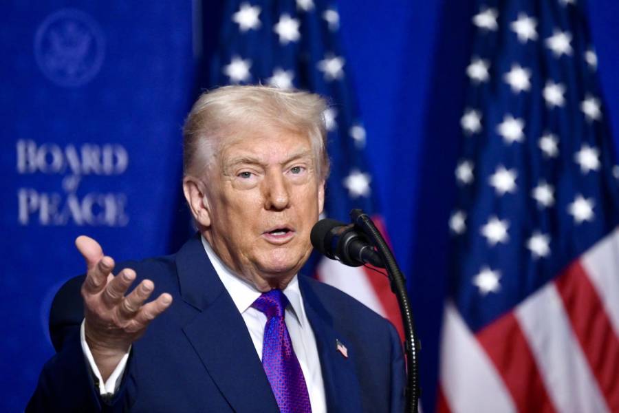 Trump acusa a Obama de revelar información clasificada tras declaraciones sobre extraterrestres