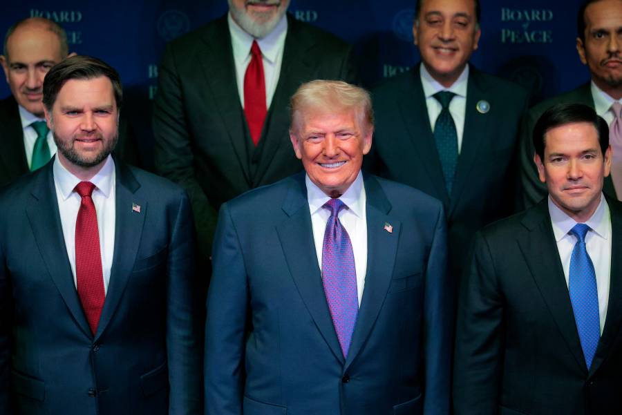 Estados Unidos listo para posible ataque a Irán; Trump aún no decide medida definitiva