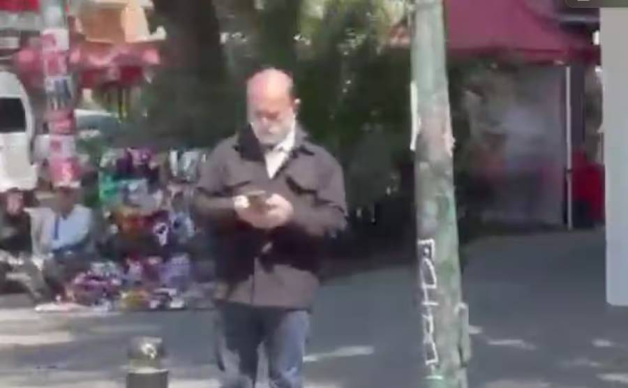 Ciudadano increpa a Epigmenio Ibarra en vía pública