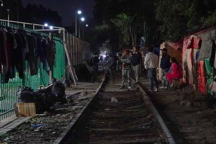 Autoridades anuncian reubicaci&oacute;n de m&aacute;s de 200 migrantes por desmantelamiento de campamento en Vallejo