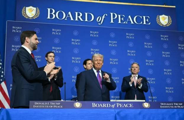 Trump lanza “Junta de Paz” y anuncia con fondos para Gaza