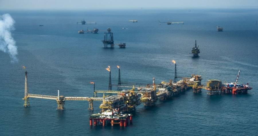 Armada de México asegura embarcaciones en zona de exclusión de plataforma de PEMEX