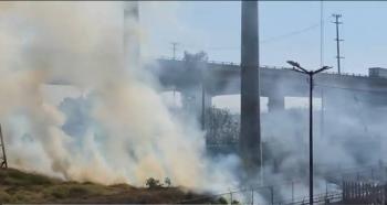 Incendio de pastizal afecta visibilidad en autopista Naucalpan–Ecatepec