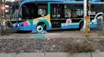 Motociclista pierde la vida tras ser atropellado por unidad de QroBus en avenida de la Luz