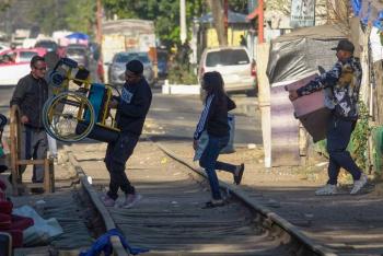 Campamento de migrantes en Vallejo se mantiene tras amparo contra desalojo