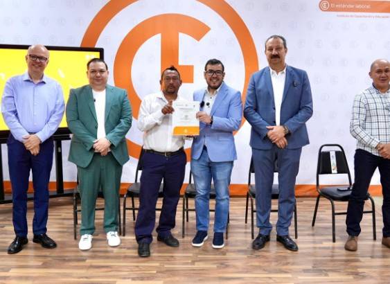 Nuevo Le&oacute;n certifica a 97 conductores de transporte p&uacute;blico en profesionalizaci&oacute;n