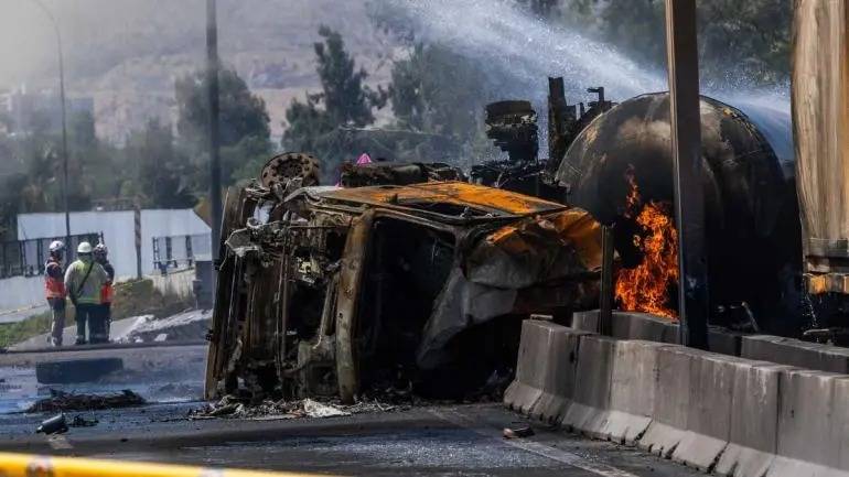 Explosión de camión de gas en Santiago deja cuatro muertos y 17 heridos