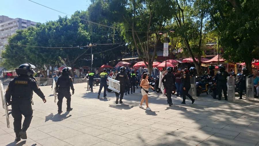 Llevan a cabo operativos para la recuperación del espacio público en la Plaza Guadalupe Victoria