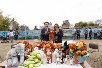 IKEA Jap&oacute;n dona juguetes al zool&oacute;gico de Ichikawa tras historia viral del macaco Punch
