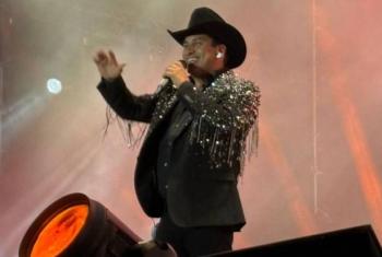 Juli&oacute;n &Aacute;lvarez firma una noche de romanticismo en la Arena Potos&iacute;