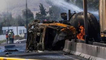 Explosi&oacute;n de cami&oacute;n de gas en Santiago deja cuatro muertos y 17 heridos