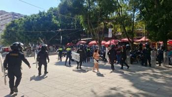Llevan a cabo operativos para la recuperaci&oacute;n del espacio p&uacute;blico en la Plaza Guadalupe Victoria