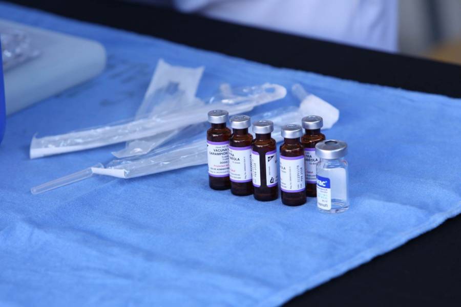 Gobierno de la CDMX instala macrocentros de vacunación contra sarampión con meta de 2 millones de dosis