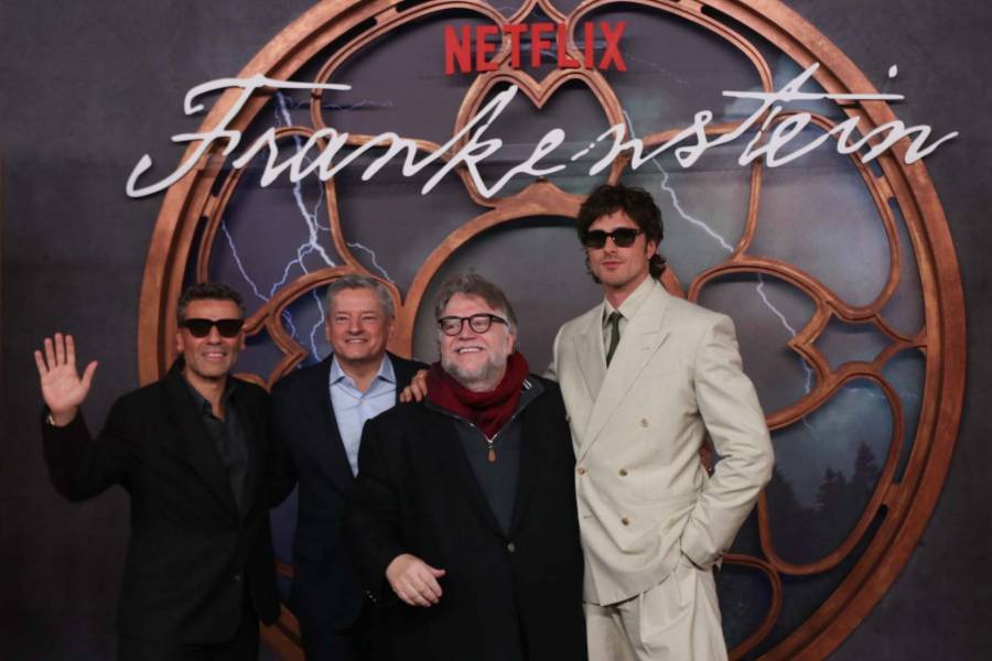 Proyecci&oacute;n gratuita de “Frankenstein” en el Z&oacute;calo registra baja asistencia